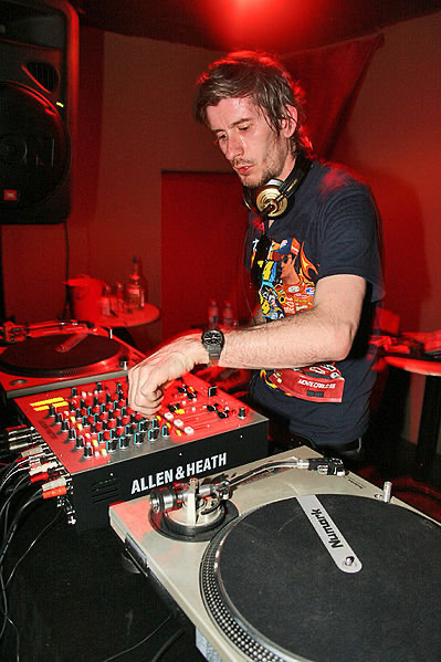 Kavinsky (1975–2026): Der Klang der Neon-Nacht